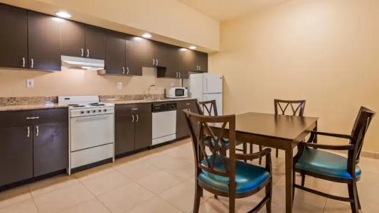 Best Western Naples Plaza - 16