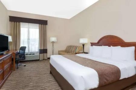 Baymont by Wyndham Augusta Riverwatch - 17