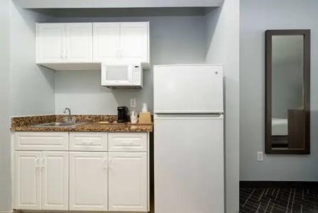 Baymont by Wyndham Augusta Riverwatch - 12