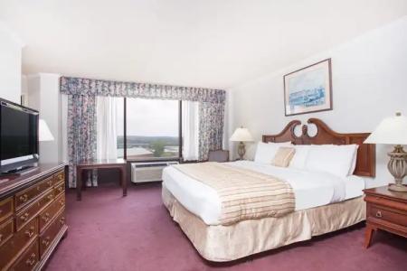 Ramada by Wyndham Augusta Downtown & Conference Center - 30