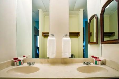 Ramada by Wyndham Augusta Downtown & Conference Center - 43