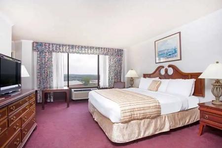 Ramada by Wyndham Augusta Downtown & Conference Center - 41