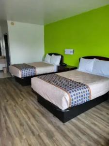 Budgetel Inn & Suites - 16