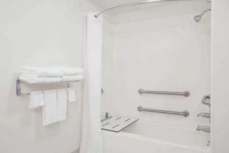 Super 8 by Wyndham - 6