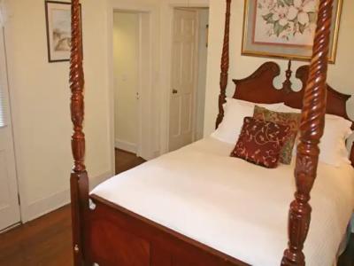 27 State Street Bed & Breakfast - 6