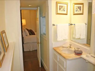 27 State Street Bed & Breakfast - 7