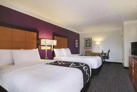 La Quinta Inn & Suites by Wyndham Univ Area Chapel Hill - 28