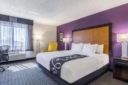 La Quinta Inn & Suites by Wyndham Univ Area Chapel Hill - 26