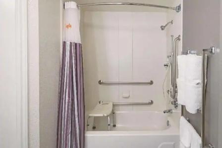 La Quinta Inn & Suites by Wyndham Univ Area Chapel Hill - 24