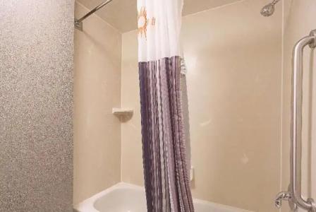 La Quinta Inn & Suites by Wyndham Univ Area Chapel Hill - 25