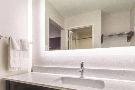 La Quinta Inn & Suites by Wyndham Univ Area Chapel Hill - 23