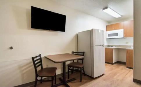 HomeTowne Studios by Red Roof Raleigh - Durham - 17