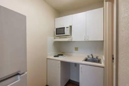 HomeTowne Studios by Red Roof Raleigh - Durham - 16