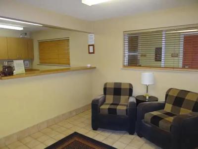 HomeTowne Studios by Red Roof Raleigh - Durham - 1