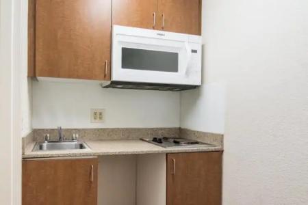 HomeTowne Studios by Red Roof Raleigh - Durham - 21