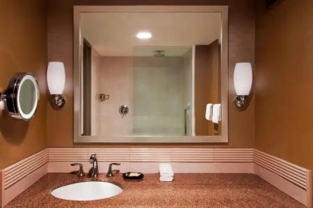 Sheraton Greensboro at Four Seasons - 29