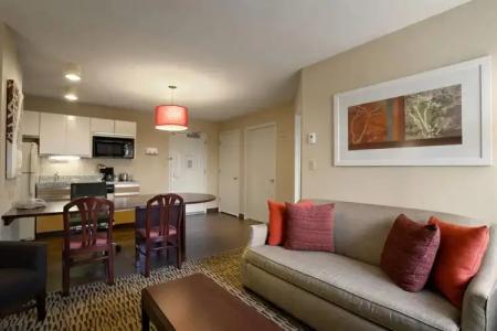 Days Inn by Wyndham Greensboro Airport - 2