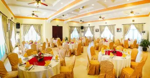Golden Coast Resort & Spa - 3