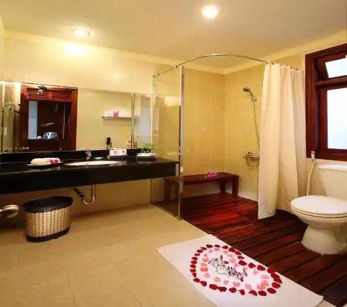 Golden Coast Resort & Spa - 42