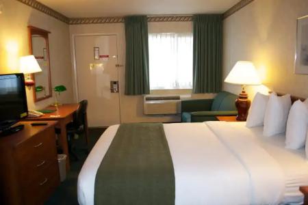 Quality Inn & Suites Silicon Valley - 32