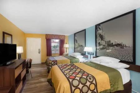 Super 8 by Wyndham Bradenton Sarasota Area - 26