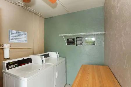 Super 8 by Wyndham Bradenton Sarasota Area - 12