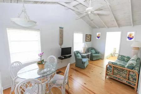 Gulf Breeze Cottages - 11