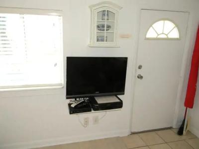 Gulf Breeze Cottages - 2