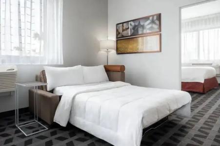 Fairfield Inn & Suites - 44