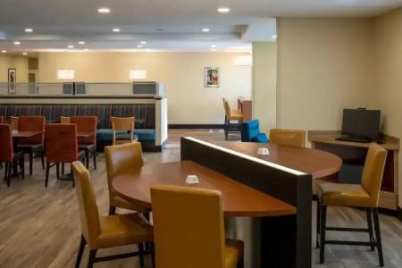 Fairfield Inn & Suites - 11