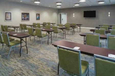 Fairfield Inn & Suites - 12