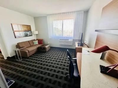 Fairfield Inn & Suites - 36