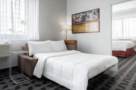 Fairfield Inn & Suites - 47