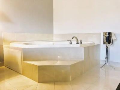 Days Inn & Suites by Wyndham - 91