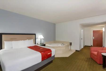 Days Inn & Suites by Wyndham - 105