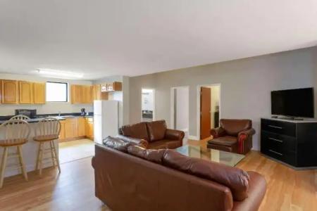 Days Inn & Suites by Wyndham - 49