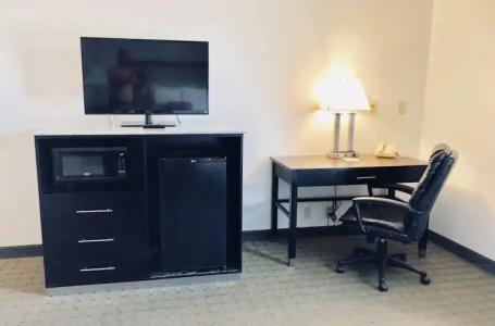 Days Inn & Suites by Wyndham - 38