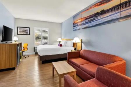 Days Inn & Suites by Wyndham - 104