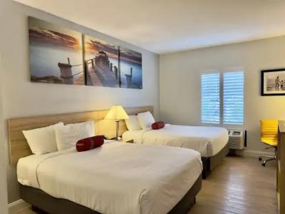 Days Inn & Suites by Wyndham - 74