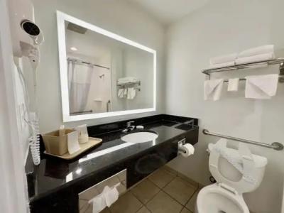 Days Inn & Suites by Wyndham - 28