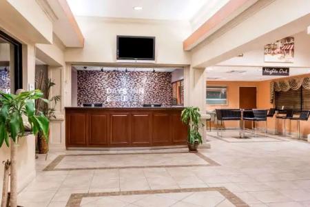 Days Inn & Suites by Wyndham - 1