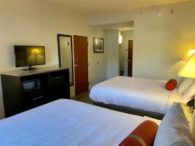 Days Inn & Suites by Wyndham - 56