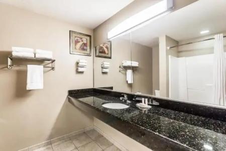 Days Inn & Suites by Wyndham - 119