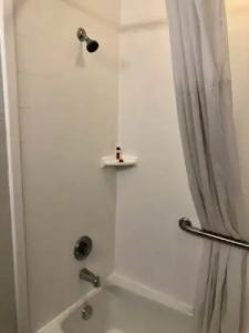 Days Inn & Suites by Wyndham - 22