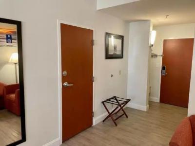 Days Inn & Suites by Wyndham - 53