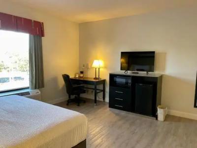 Days Inn & Suites by Wyndham - 111