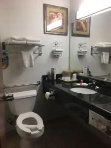 Days Inn & Suites by Wyndham - 23