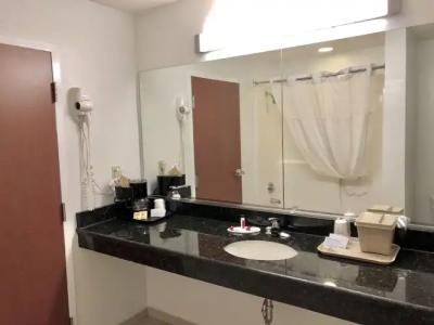 Days Inn & Suites by Wyndham - 98