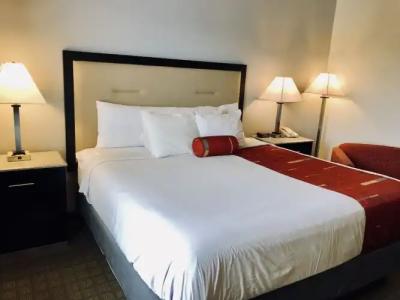 Days Inn & Suites by Wyndham - 18