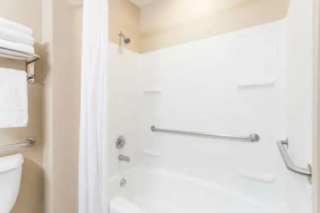 Days Inn & Suites by Wyndham - 7